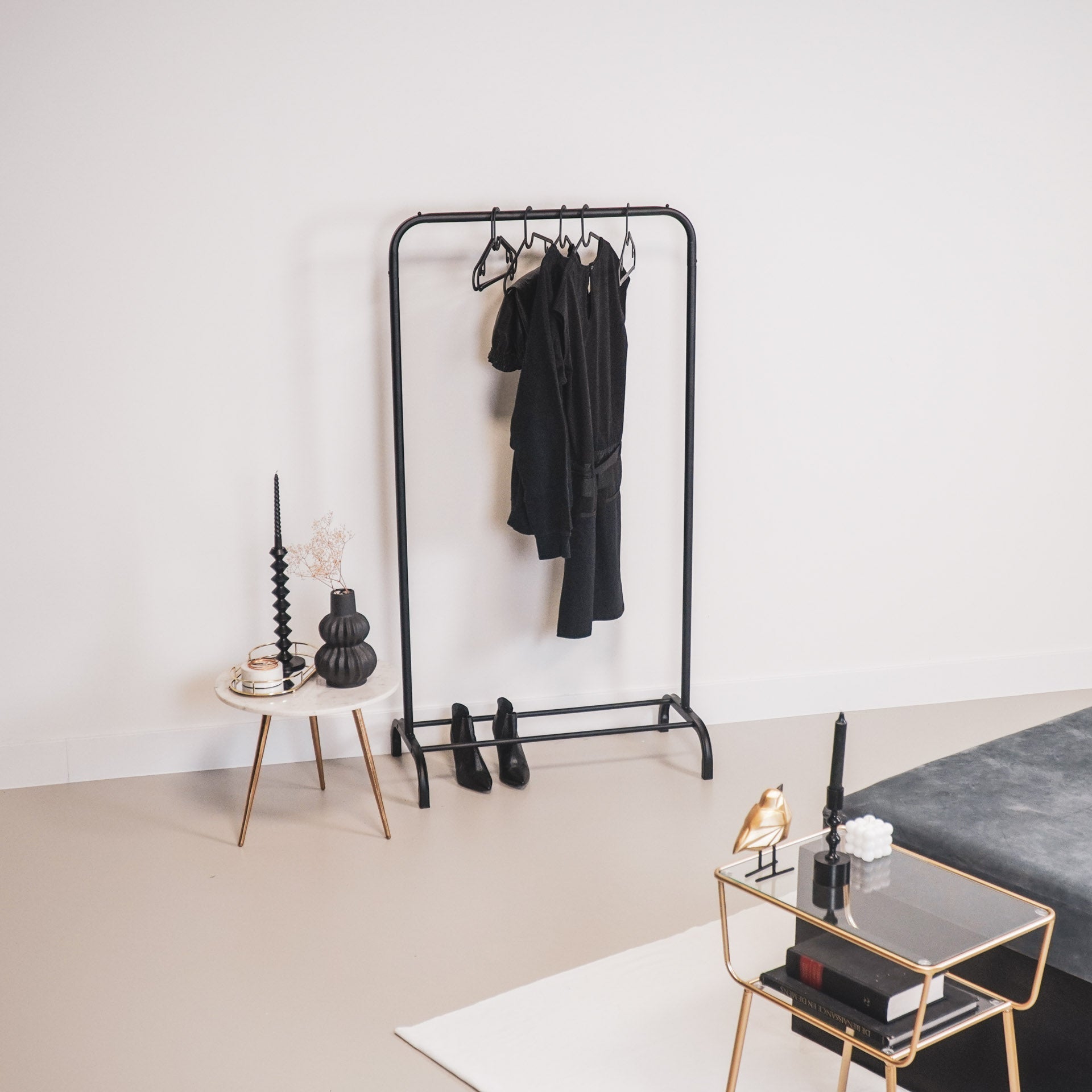 Riidestange - must - 80x40x150cm