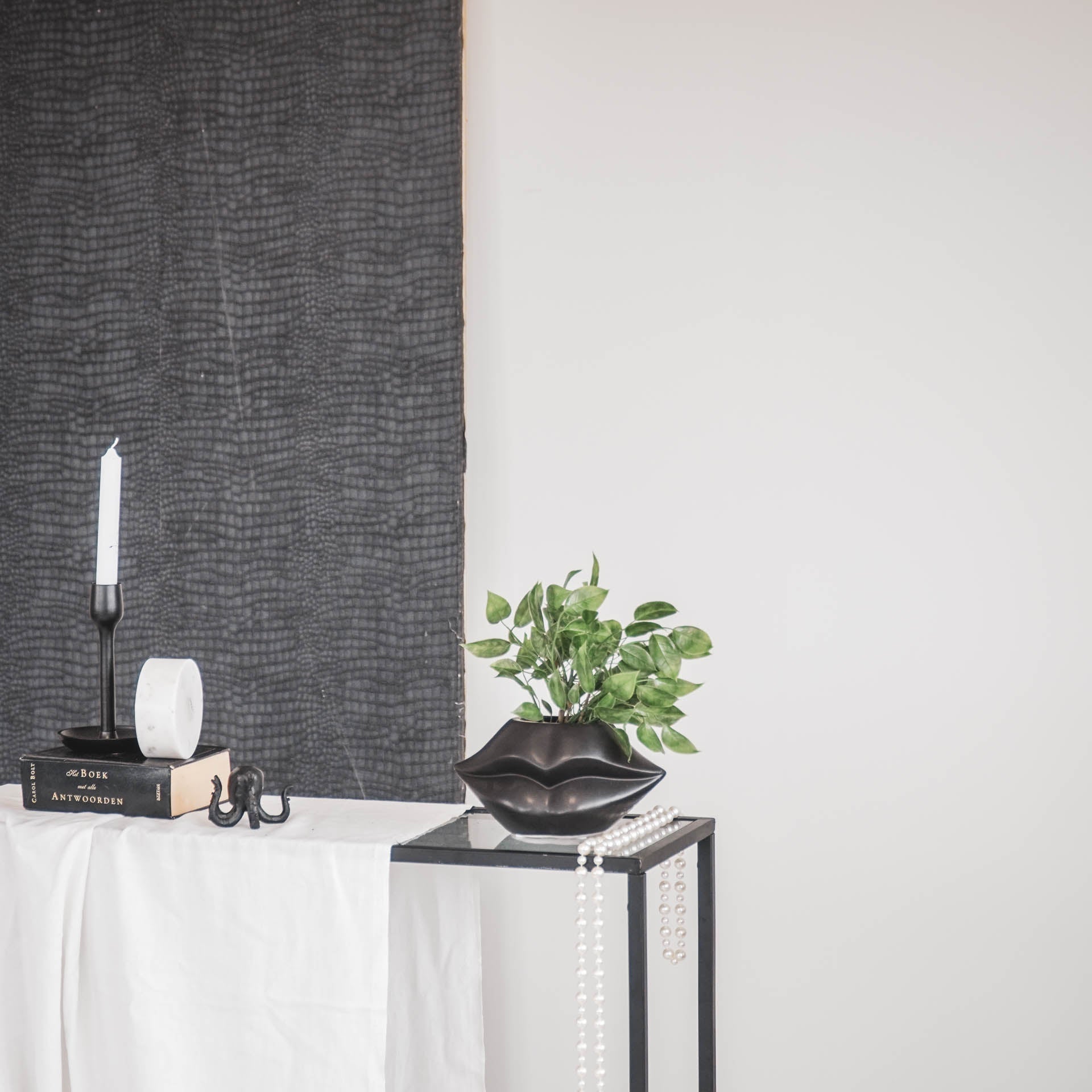 Huuled - Must - 30x12x11cm