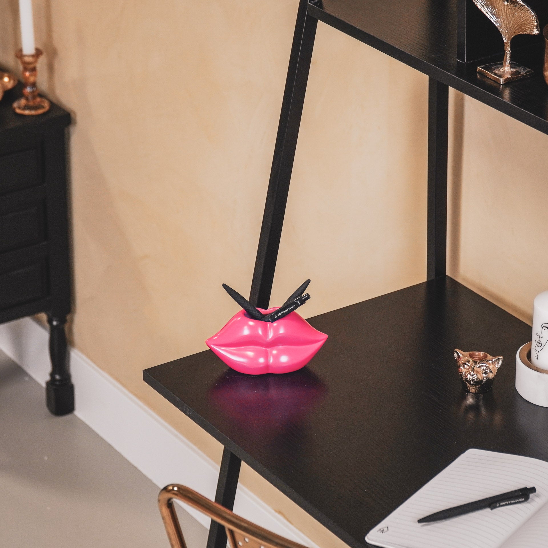 Huuled - Neoonroosa - 15,5x6,5x7,5cm