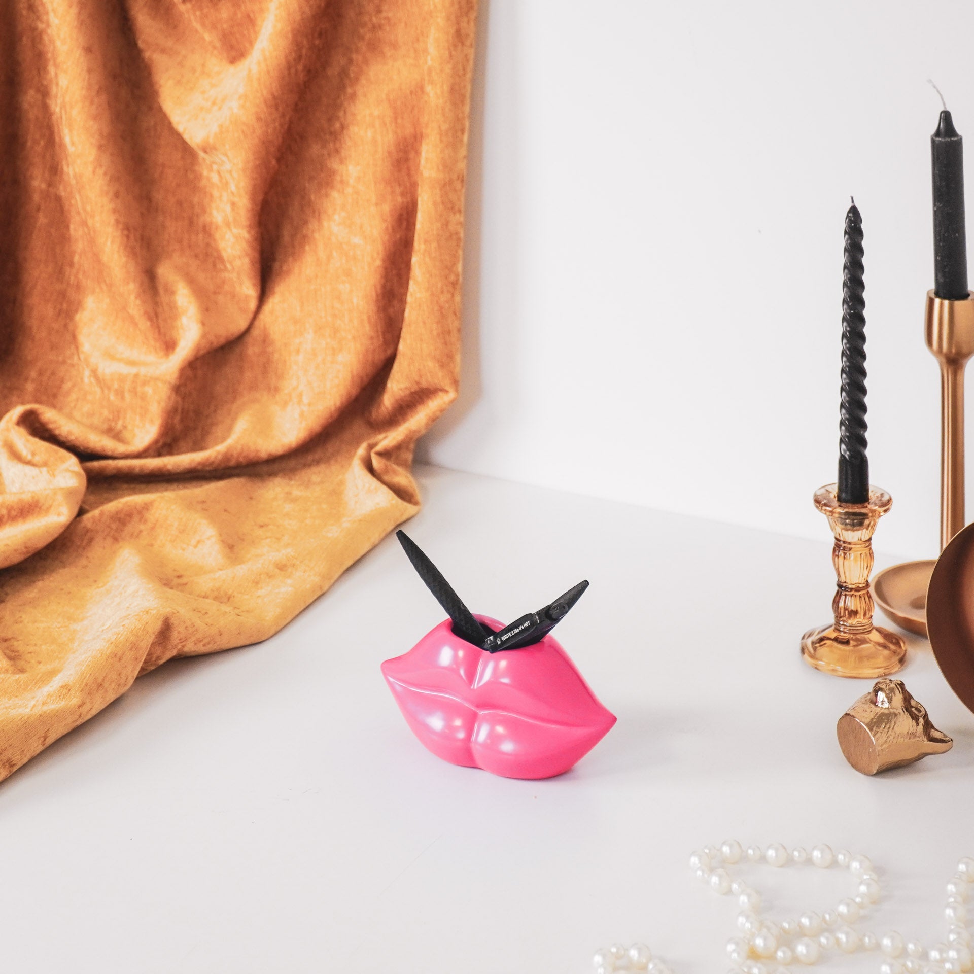 Huuled - Neoonroosa - 15,5x6,5x7,5cm