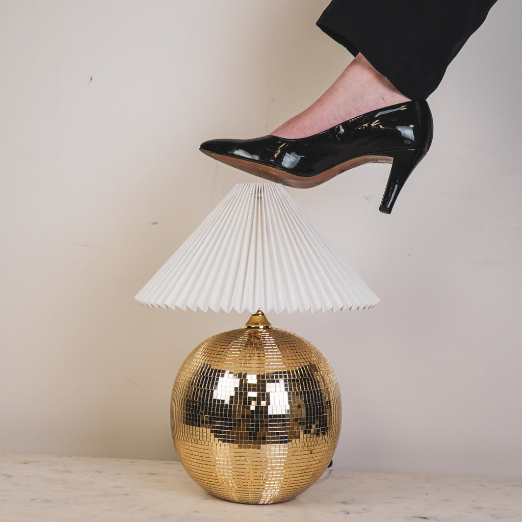 Laualamp diskokeraga - kuldne - 20x20x20cm