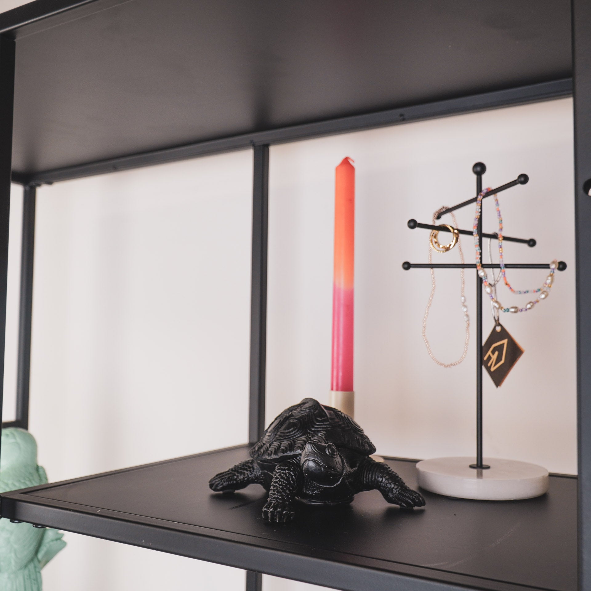 Kilpkonnakarp - must - 15,5x13,5x7,5cm