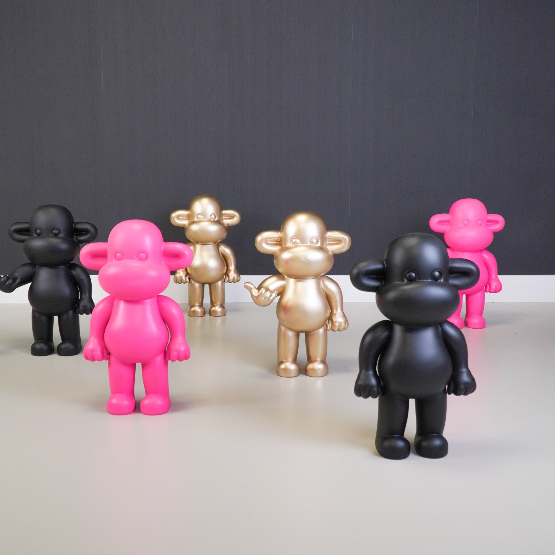 Monkey Figurine 'The Legend'- Pink - 33x21x50cm