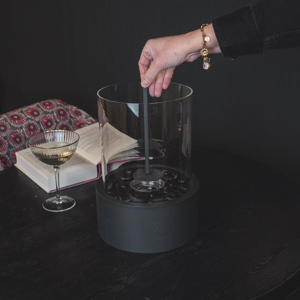 Lauakamin - must - 21x21x28 cm