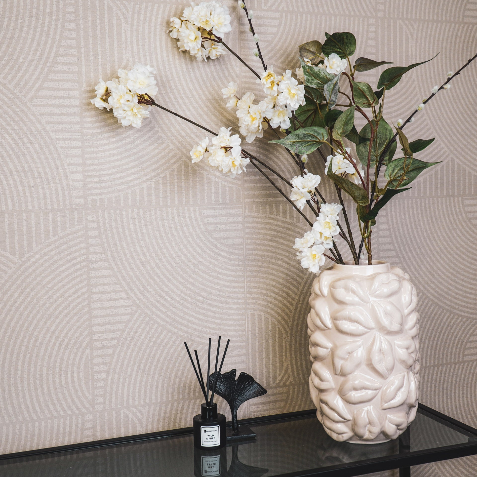 Suudlused - Beež - 17x17x27cm