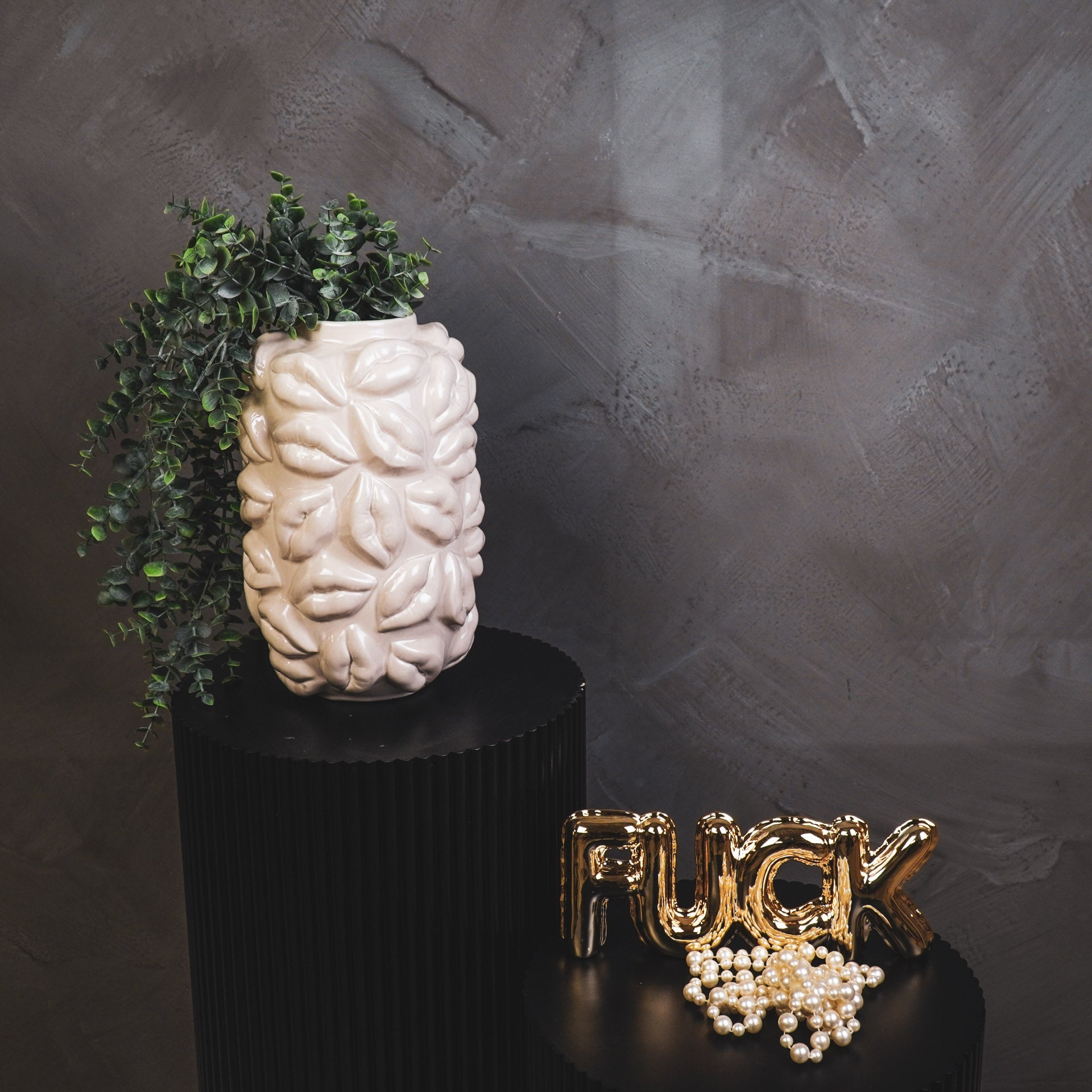 Suudlused - Beež - 17x17x27cm