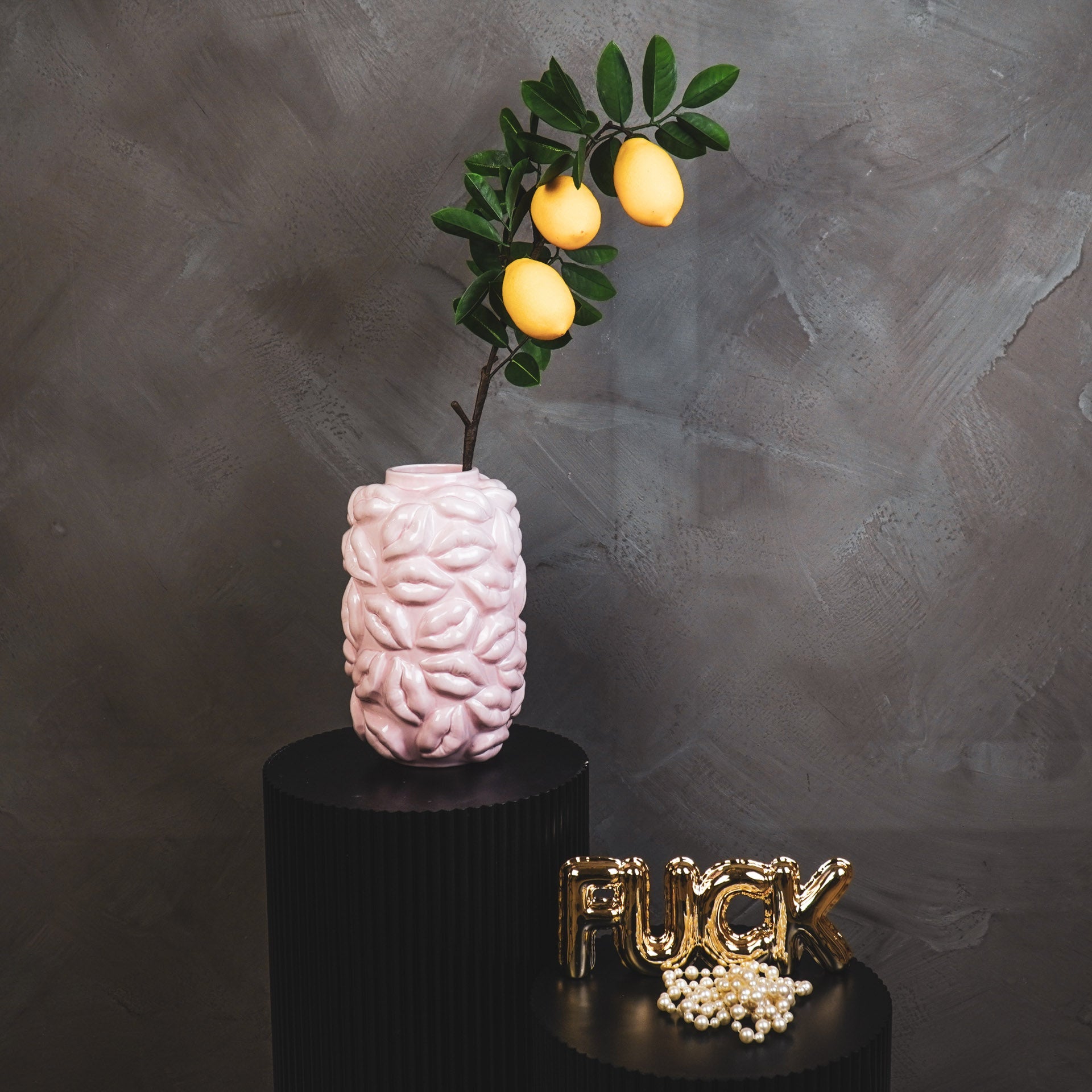 Suudlused - Heleroosa - 17x17x27cm