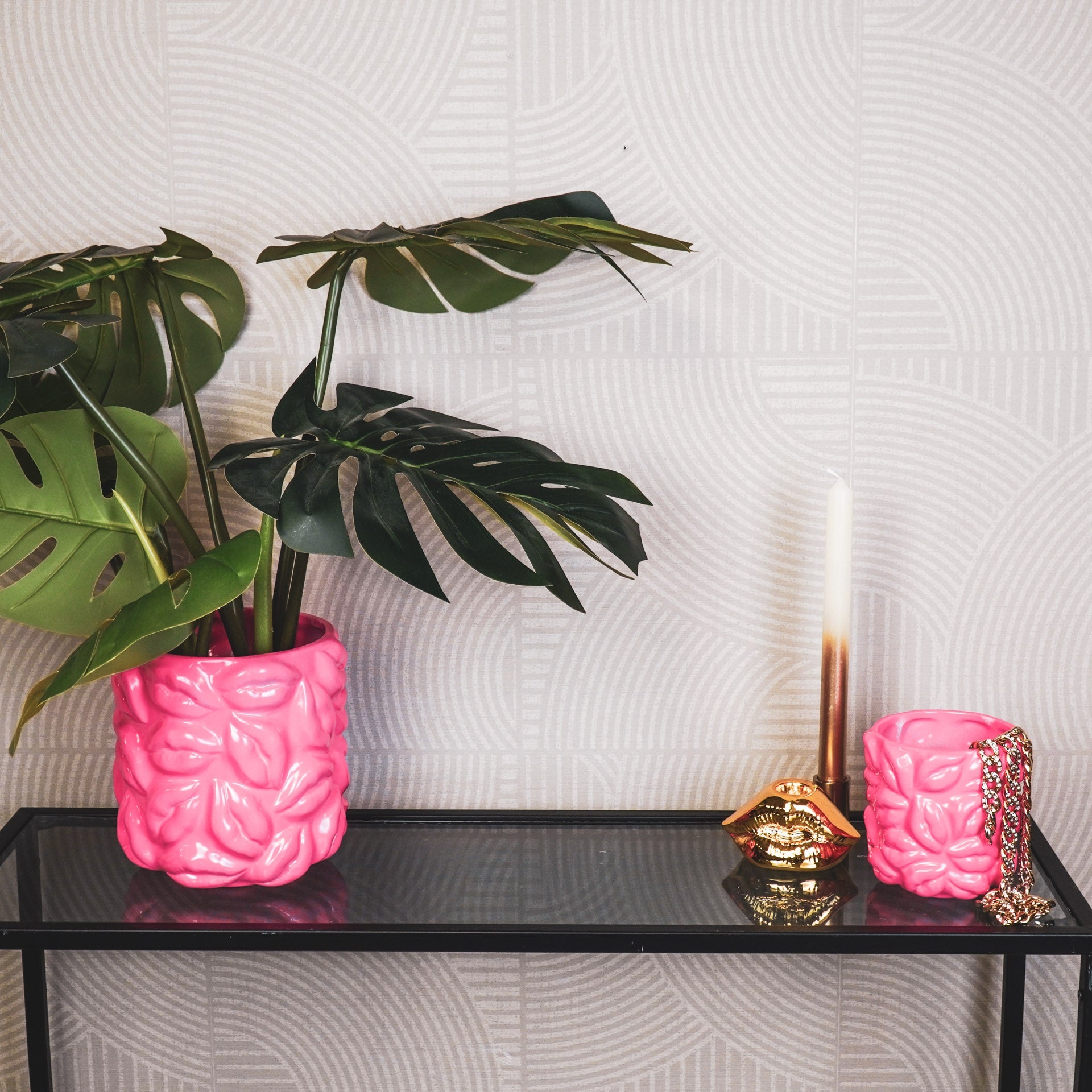 Suudlused - Neoonroosa - 11x11x11,5cm