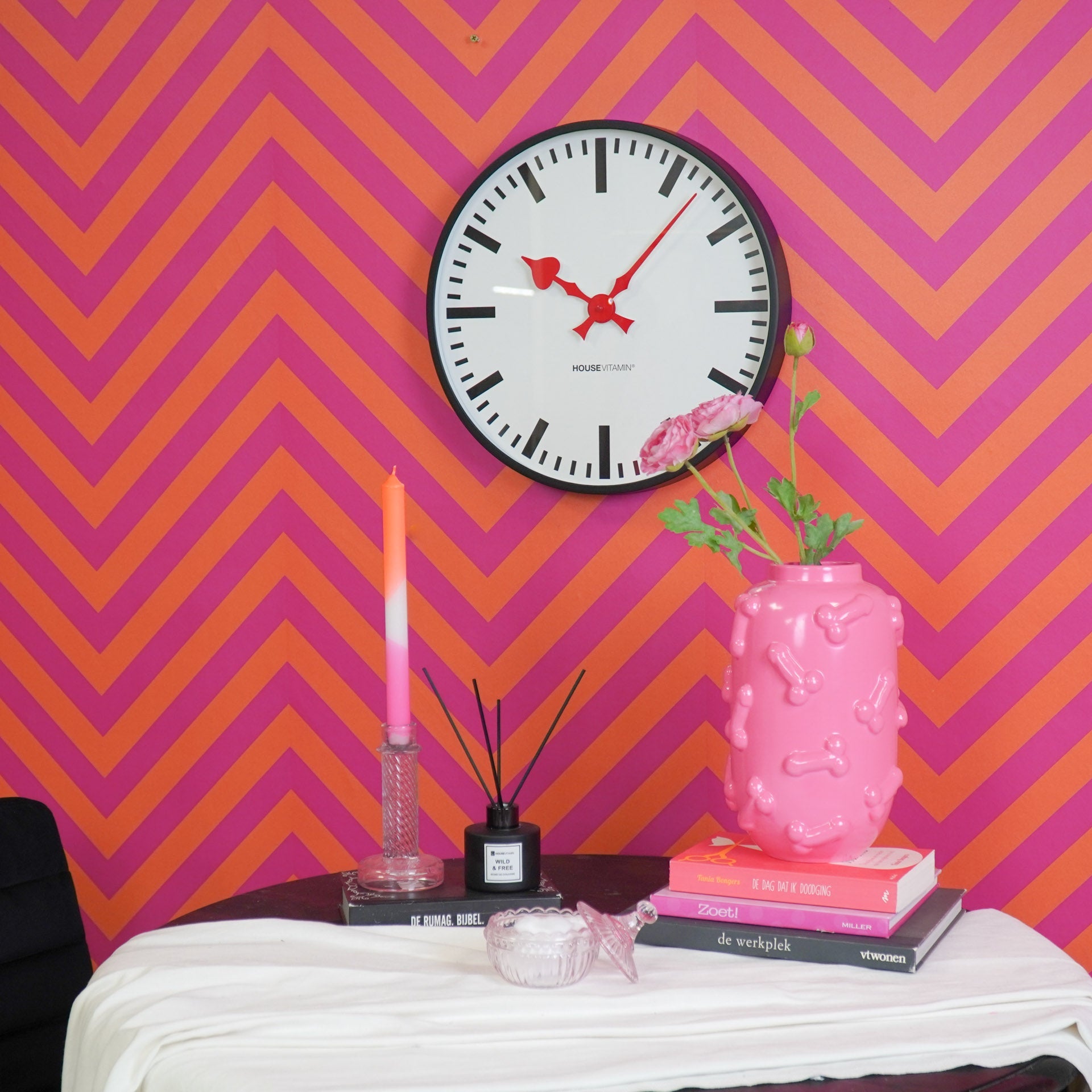 Seinakell Station- valge/must - 40x40x4cm