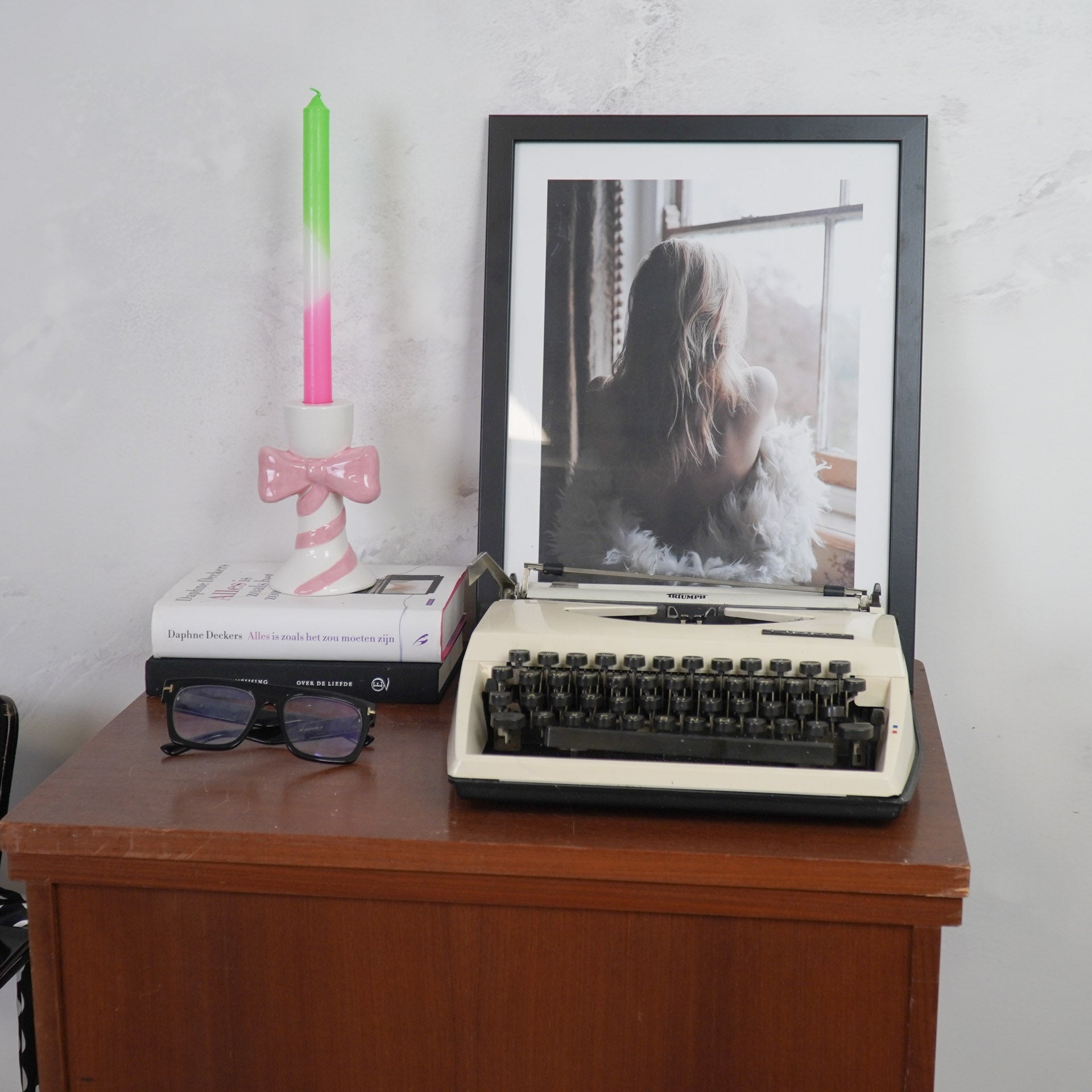 Triibud ja lips - Valge/Roosa - 9x8x14cm